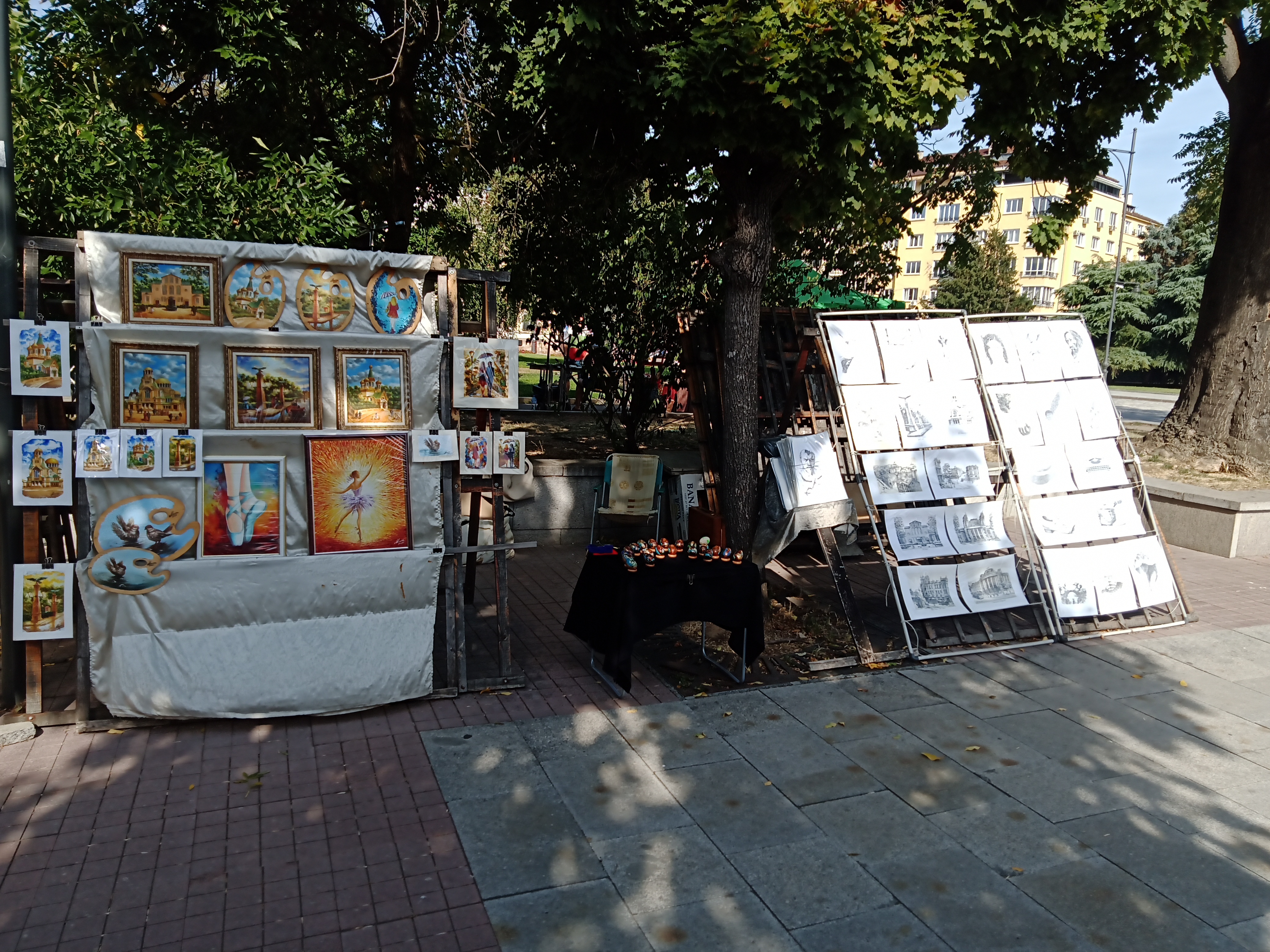 Нашето студио на открито до катедралата Свети Александър Невски